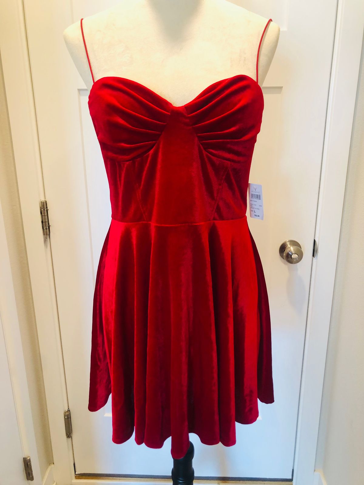 Windsor Size L Homecoming Plunge Red Cocktail Dress on Queenly