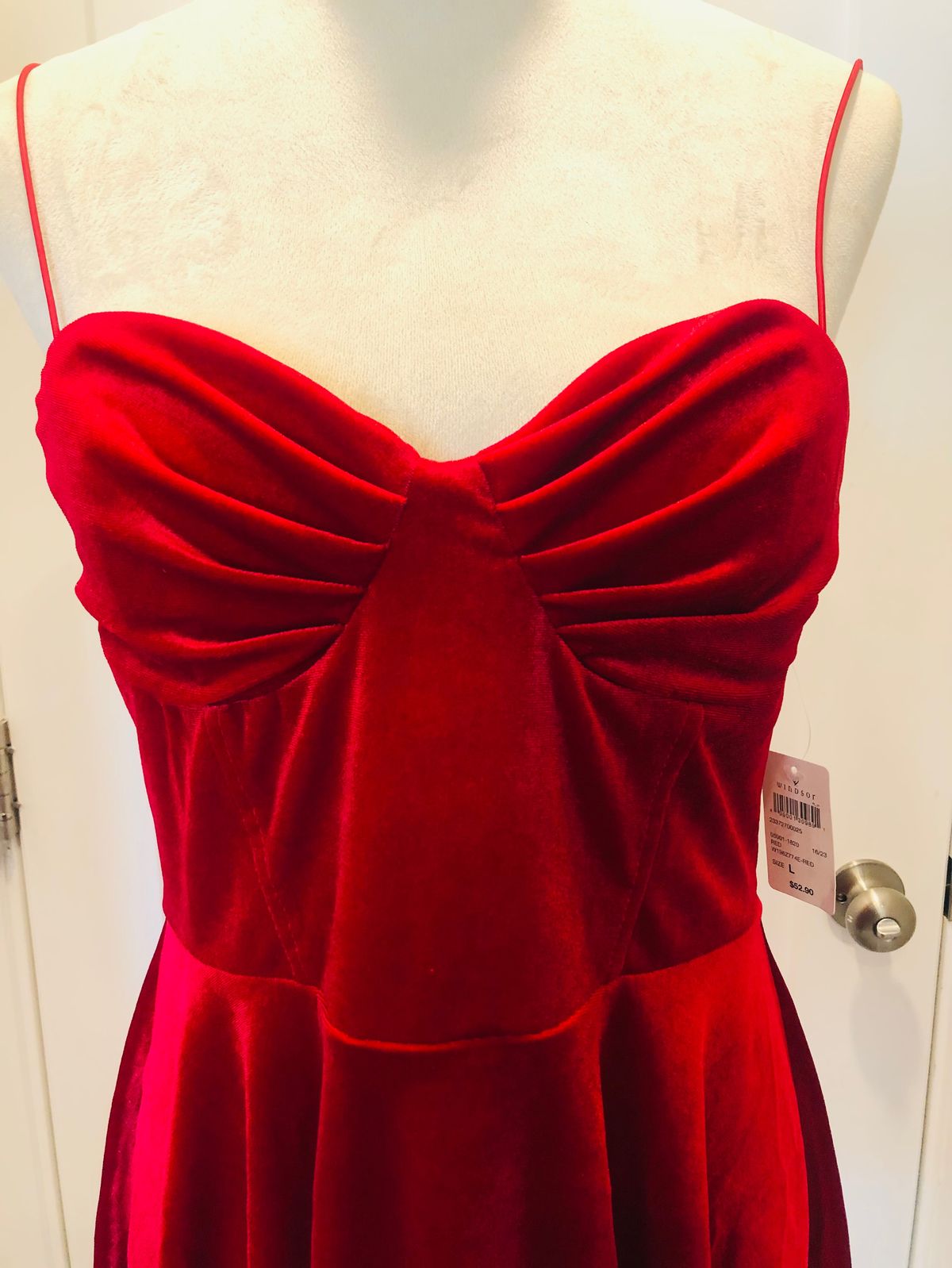 Windsor Size L Homecoming Plunge Red Cocktail Dress on Queenly