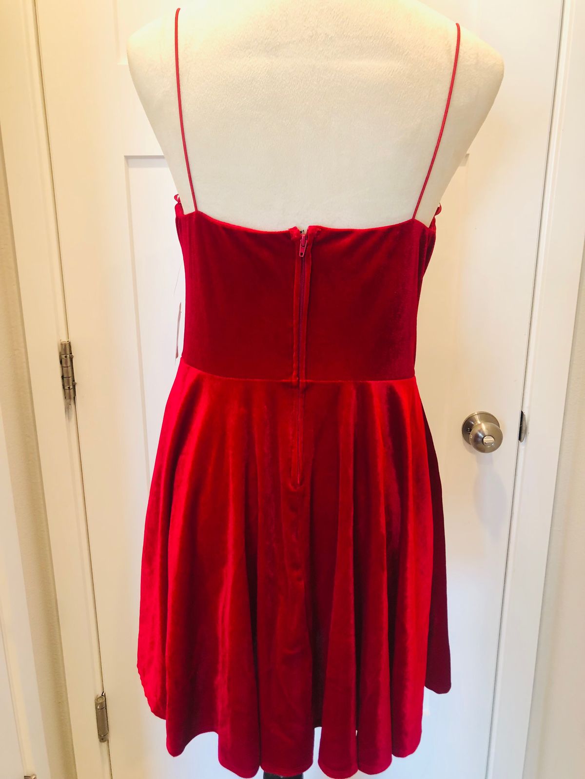 Windsor Size L Homecoming Plunge Red Cocktail Dress on Queenly