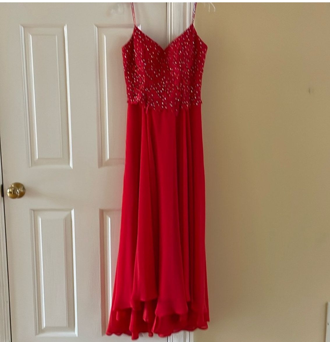 Queenly | Buy and sell prom, pageant, and formal dresses