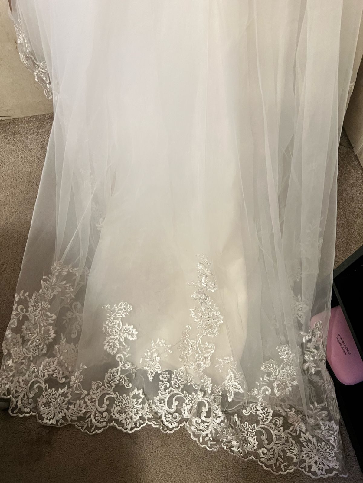 Style 00000990031017913377 David's Bridal Size 10 Wedding Off The Shoulder White Ball Gown on Queenly