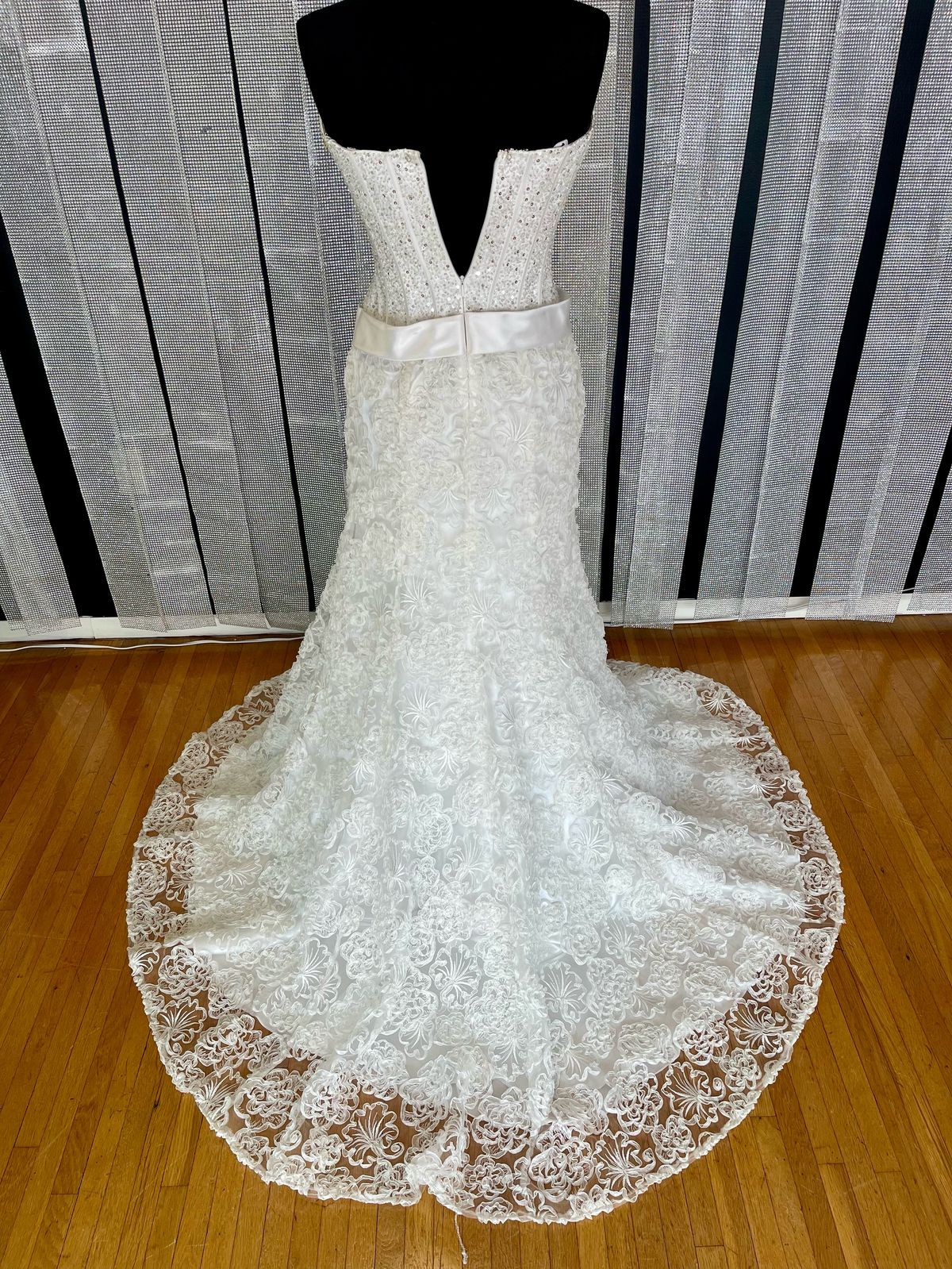 Tony Bowls Size 6 Prom Strapless White Mermaid Dress on Queenly