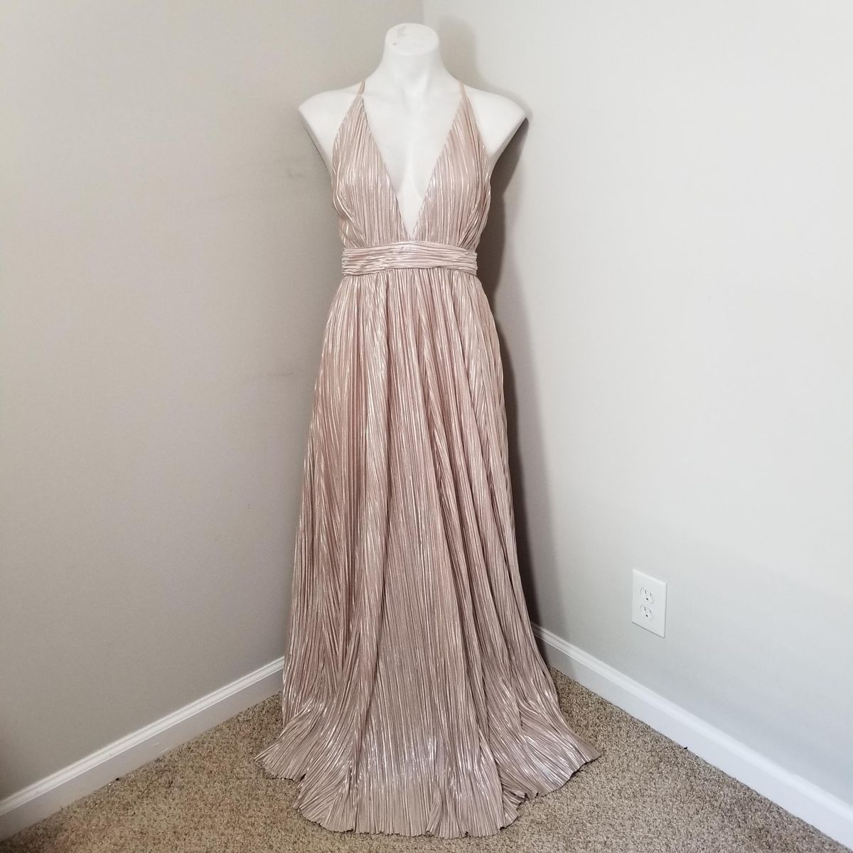 Queenly | Buy and sell prom, pageant, and formal dresses