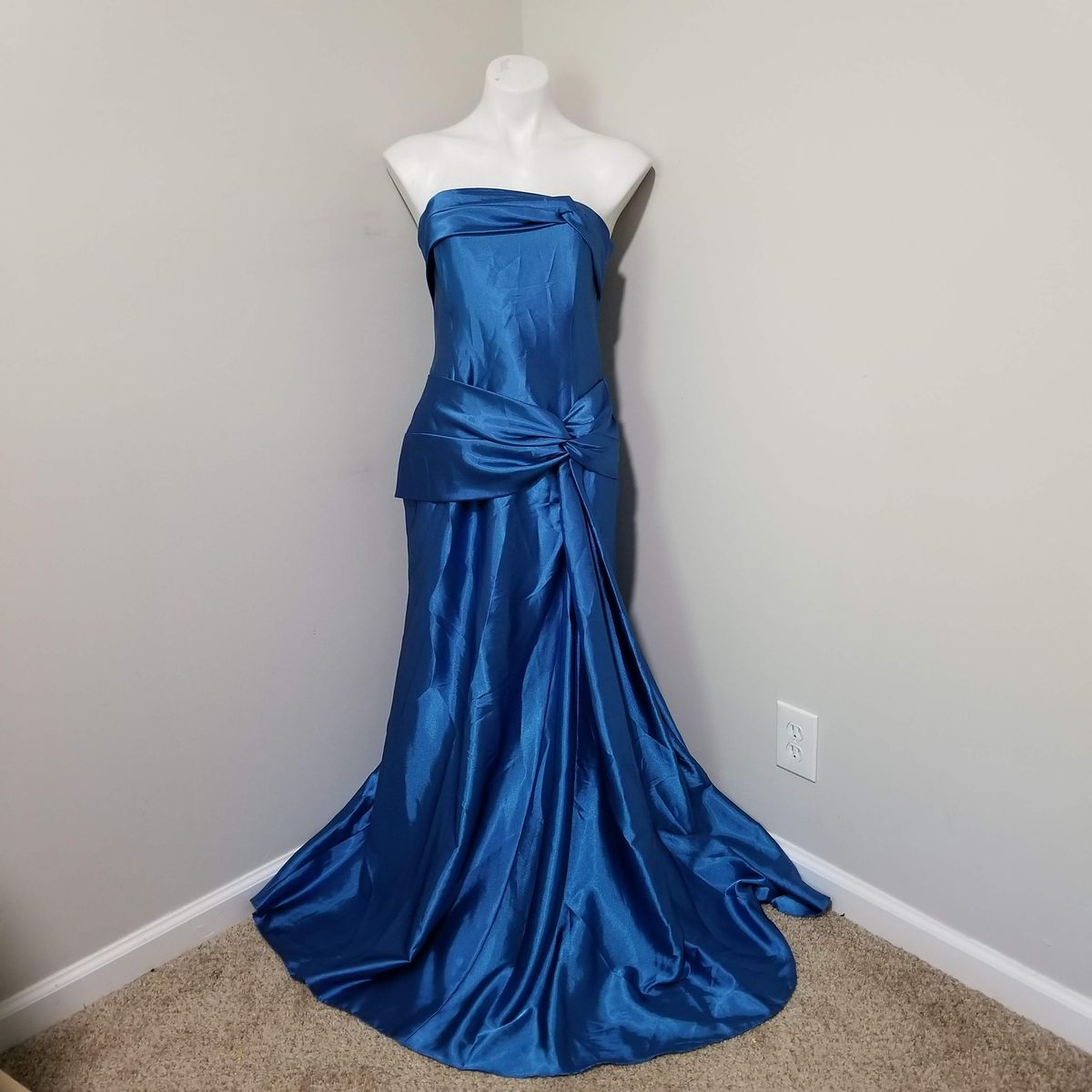 Queenly | Buy and sell prom, pageant, and formal dresses