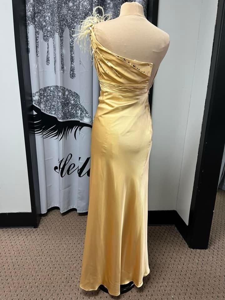 Size 4 Prom One Shoulder Nude A-line Dress on Queenly