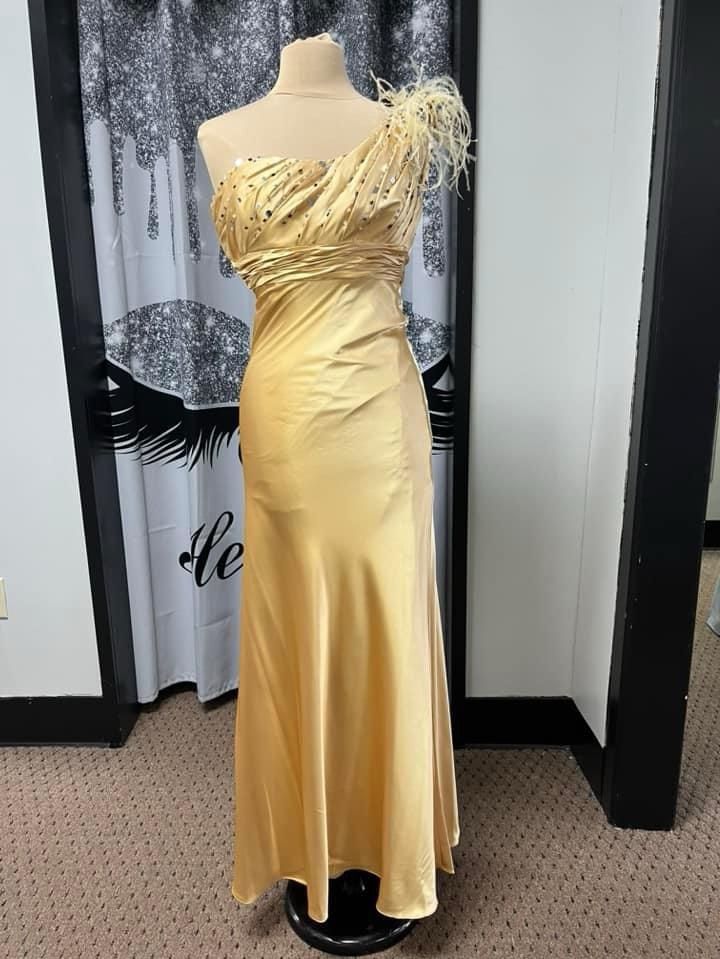 Queenly | Buy and sell prom, pageant, and formal dresses