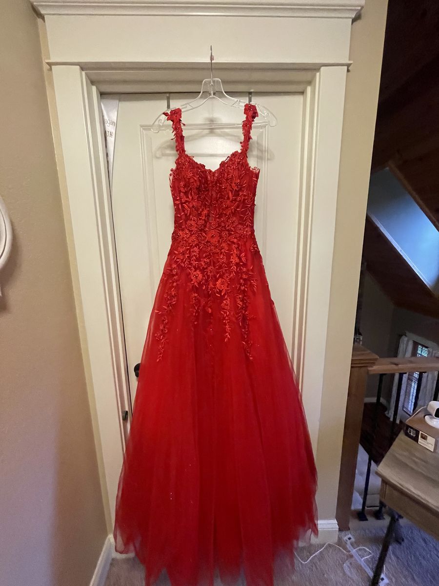 Camille La Vie Size 0 Prom Plunge Red Ball Gown on Queenly