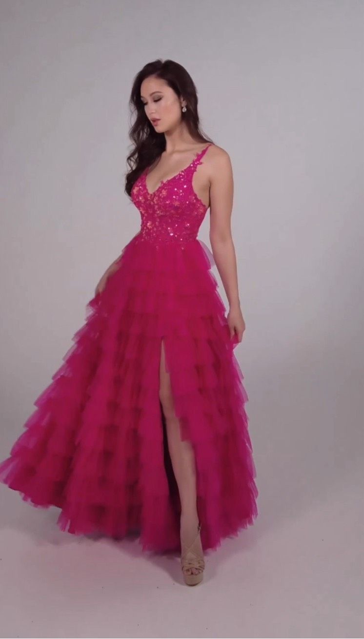 Style EW35059 Ellie Wilde Size 4 Prom Plunge Pink Ball Gown on Queenly