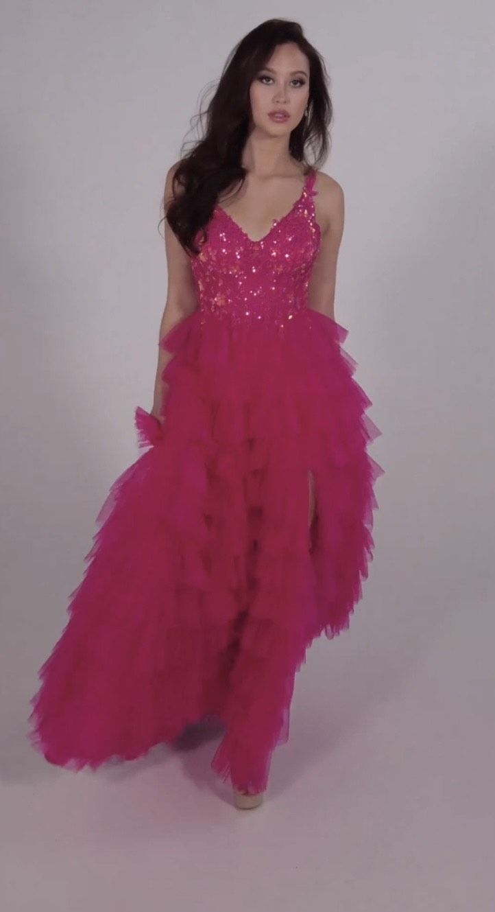 Style EW35059 Ellie Wilde Size 4 Prom Plunge Pink Ball Gown on Queenly