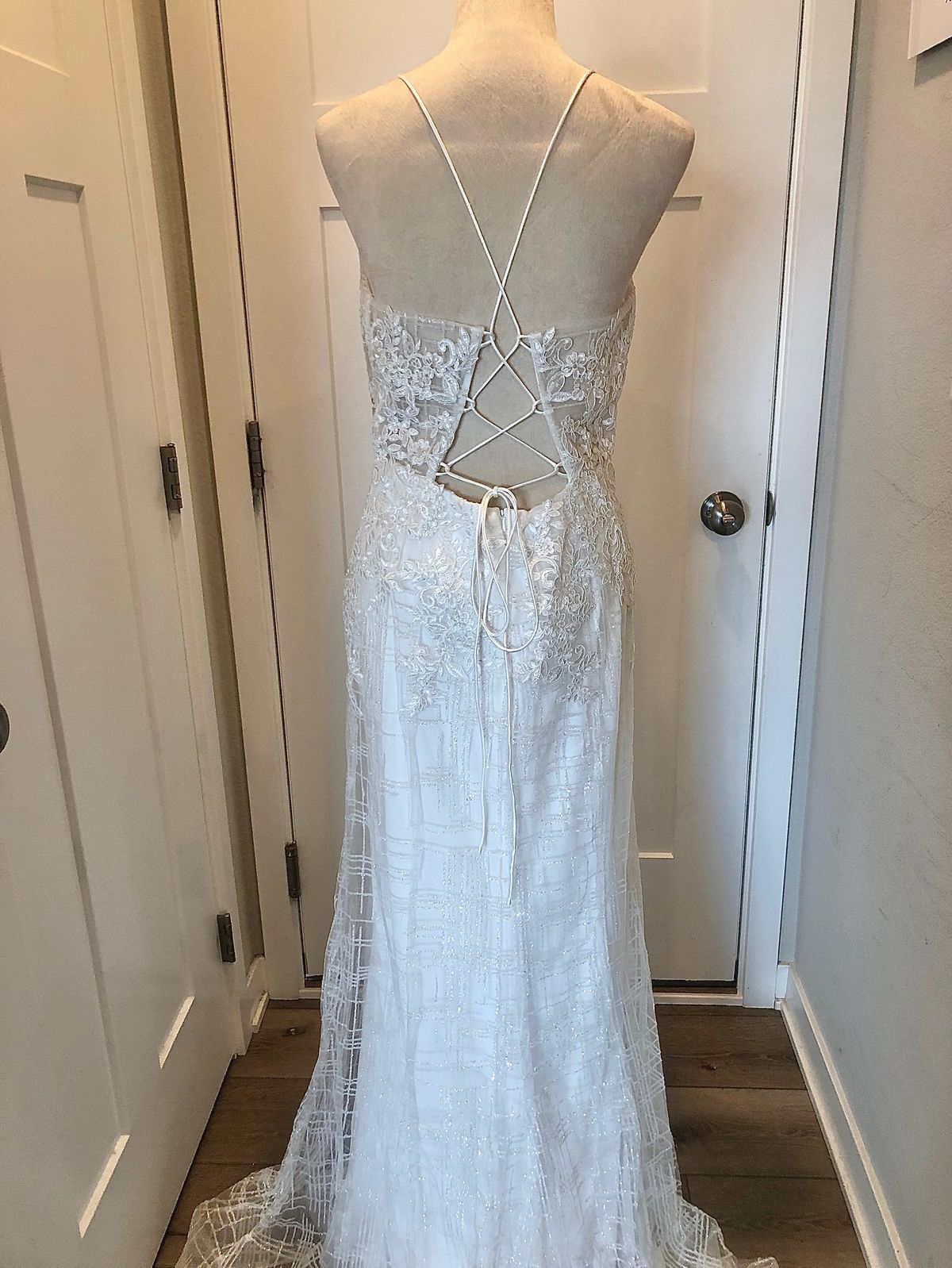 Nox Anabel Size 10 Plunge White Mermaid Dress on Queenly