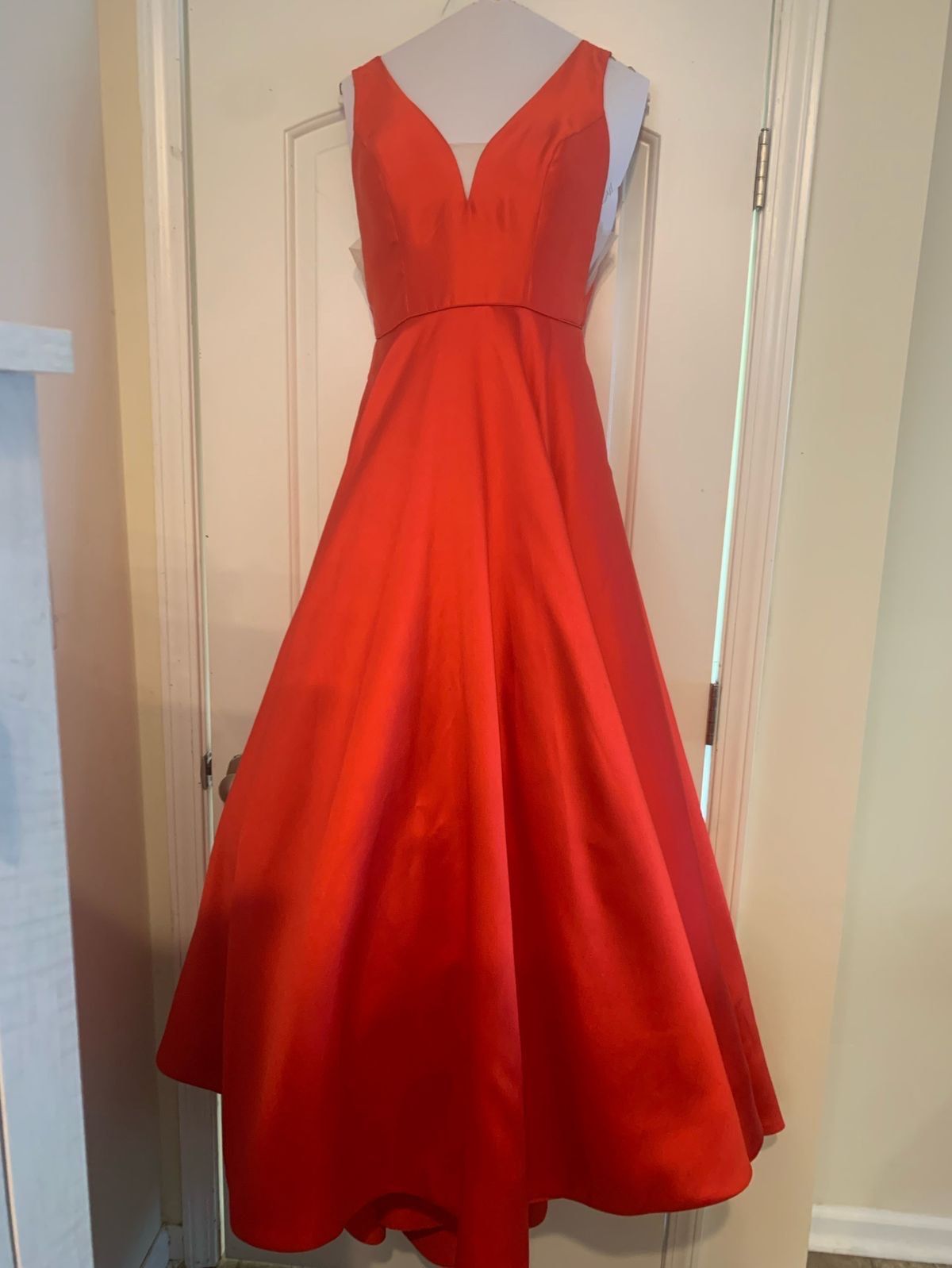 Sherri Hill Size 8 Prom Plunge Red Ball Gown on Queenly