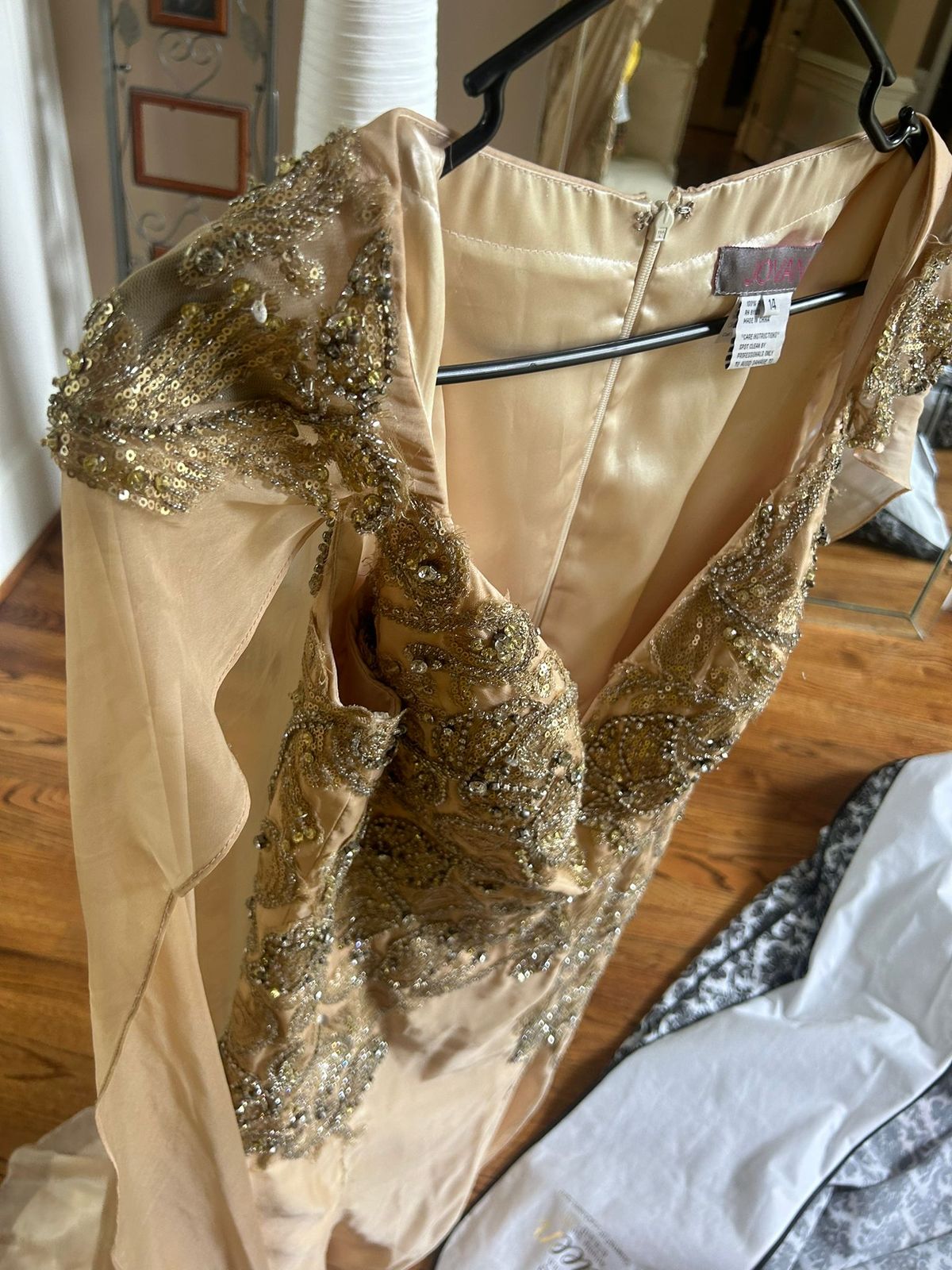 Size 14 Prom Gold A-line Dress on Queenly