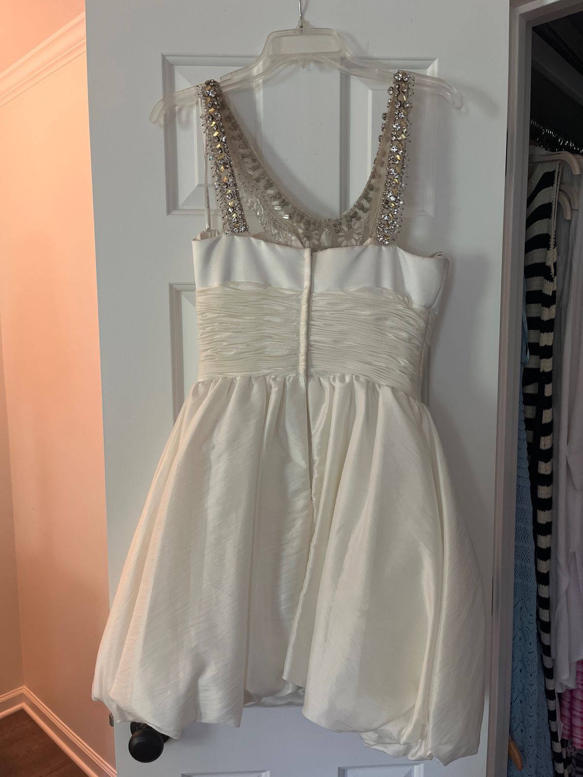 Sherri Hill Size 6 Prom Plunge White Cocktail Dress on Queenly