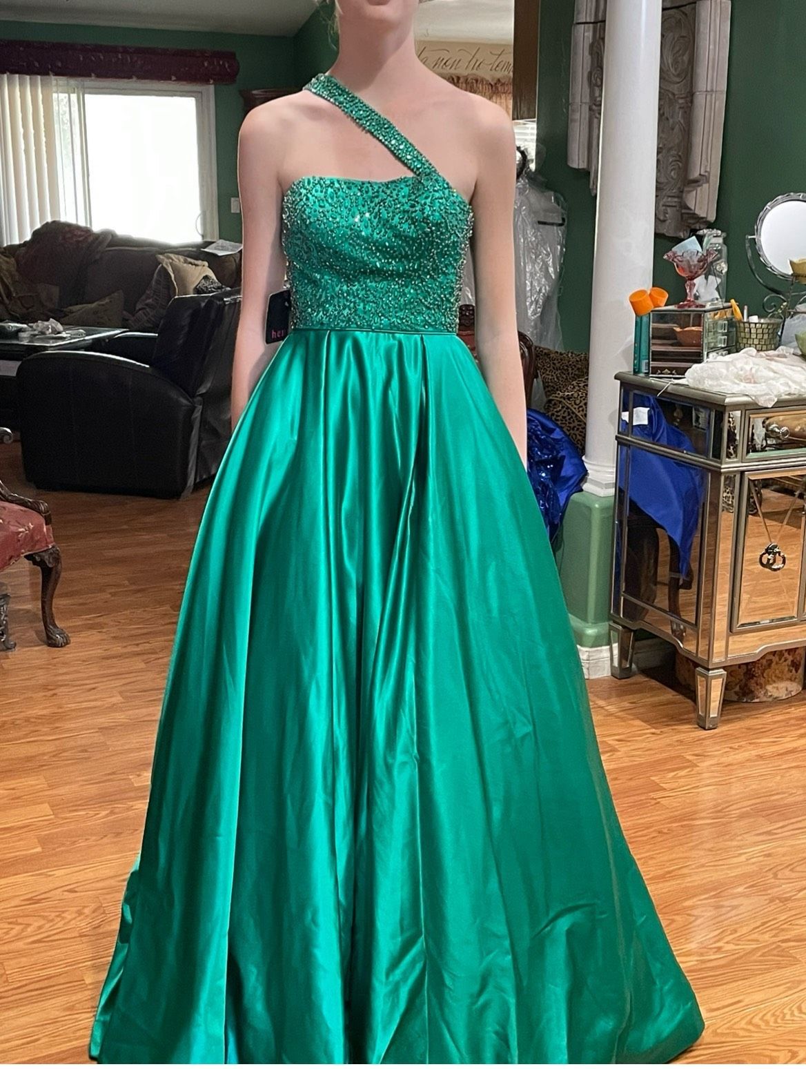 Queenly | Buy and sell prom, pageant, and formal dresses