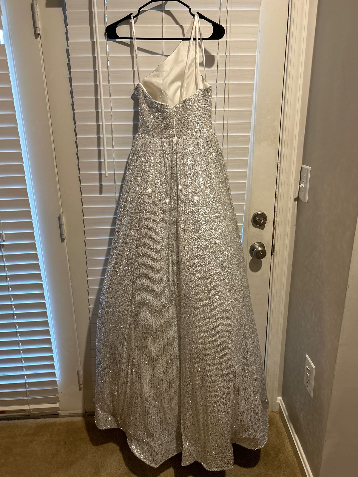 Sherri Hill Size 0 One Shoulder White Ball Gown on Queenly