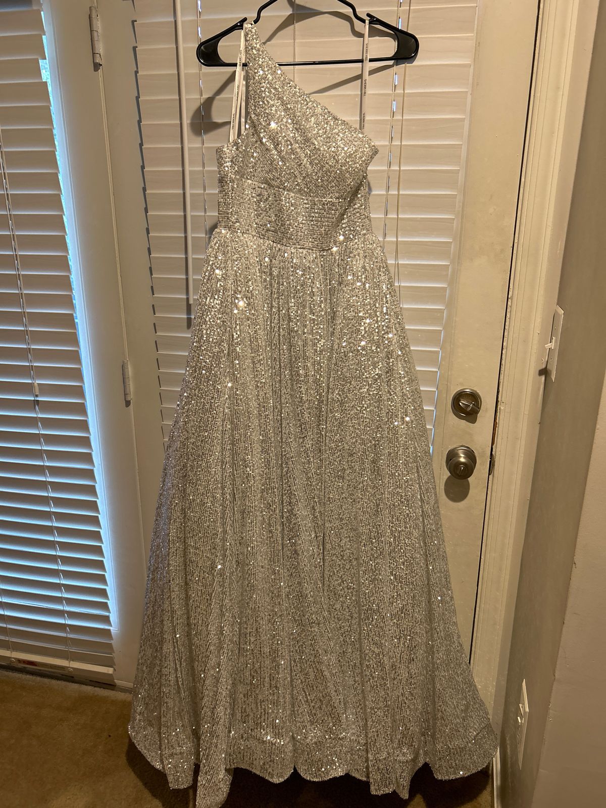 Queenly | Buy and sell prom, pageant, and formal dresses