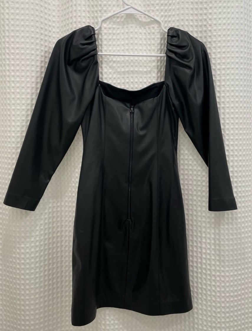 Alice + Olivia Size 2 Long Sleeve Black Cocktail Dress on Queenly