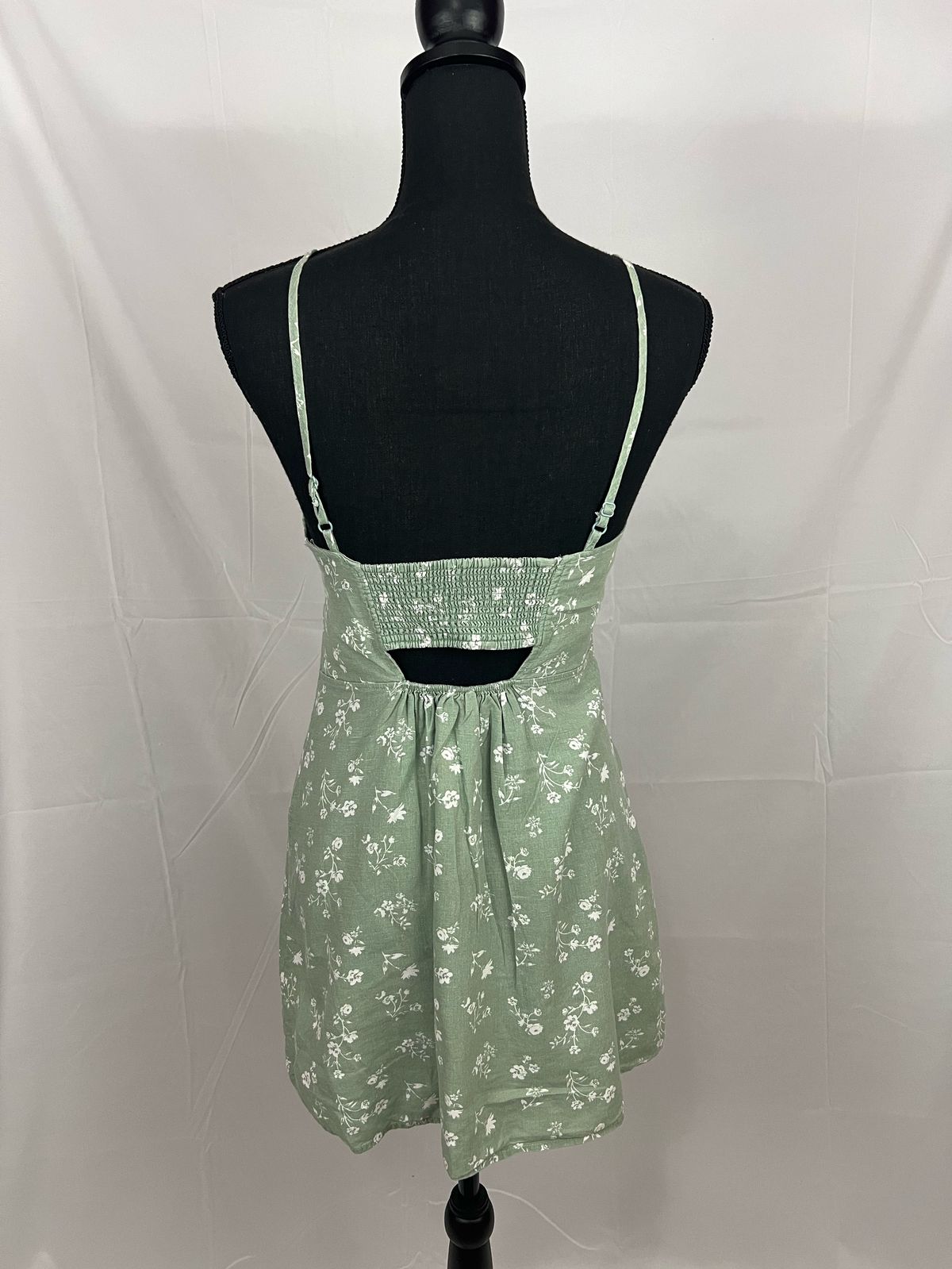 Size M Plunge Floral Green A-line Dress on Queenly