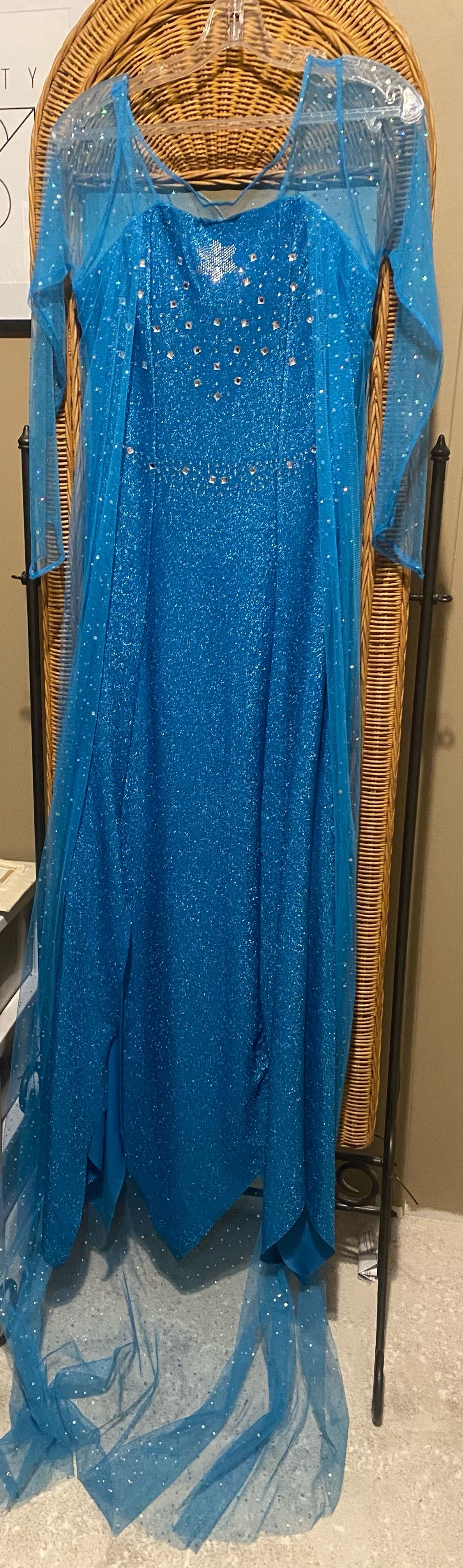 Size XL Long Sleeve Blue Dress With Train on Queenly