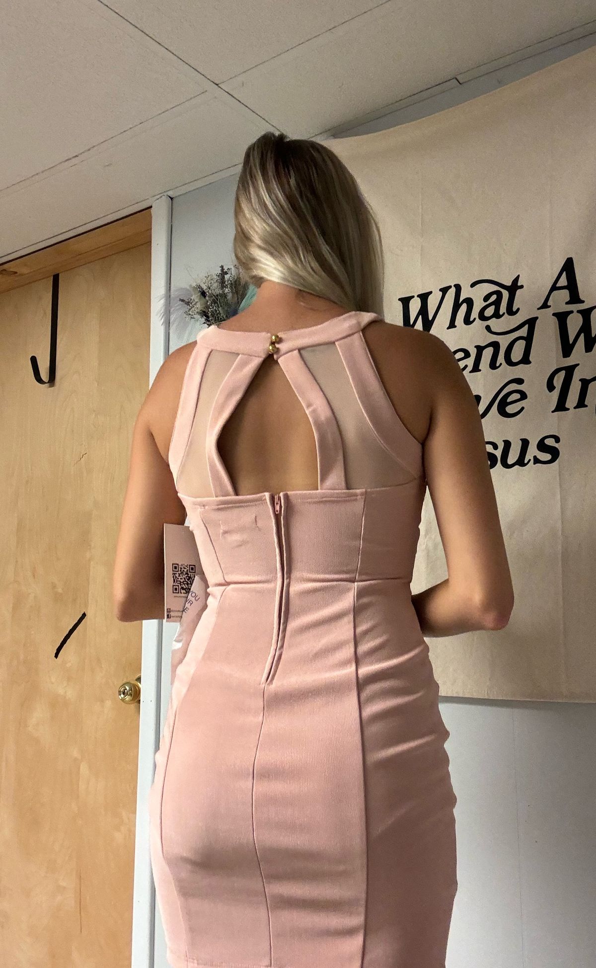 Size 2 Prom Halter Pink Cocktail Dress on Queenly