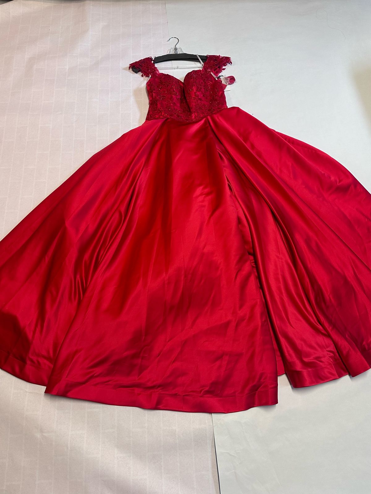 Size 10 Prom Plunge Floral Red Ball Gown on Queenly