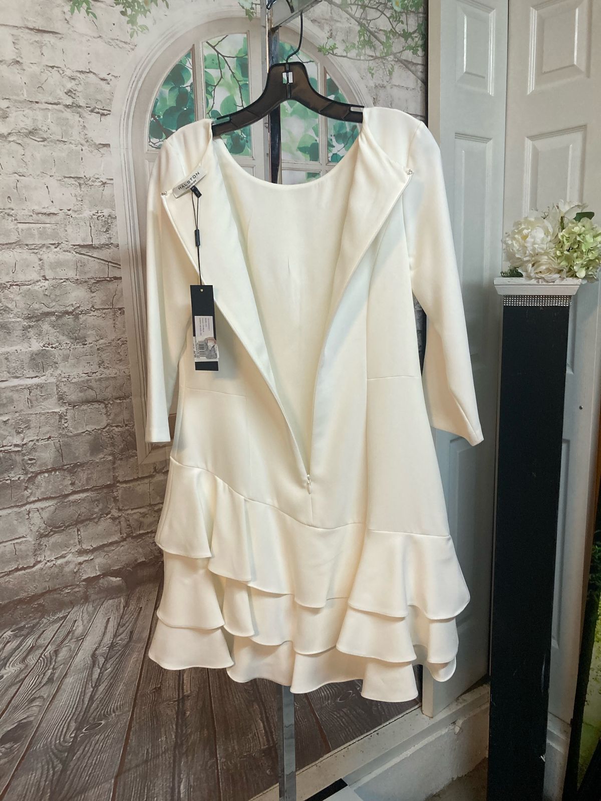 Halston Heritage Size 10 Cap Sleeve White Cocktail Dress on Queenly