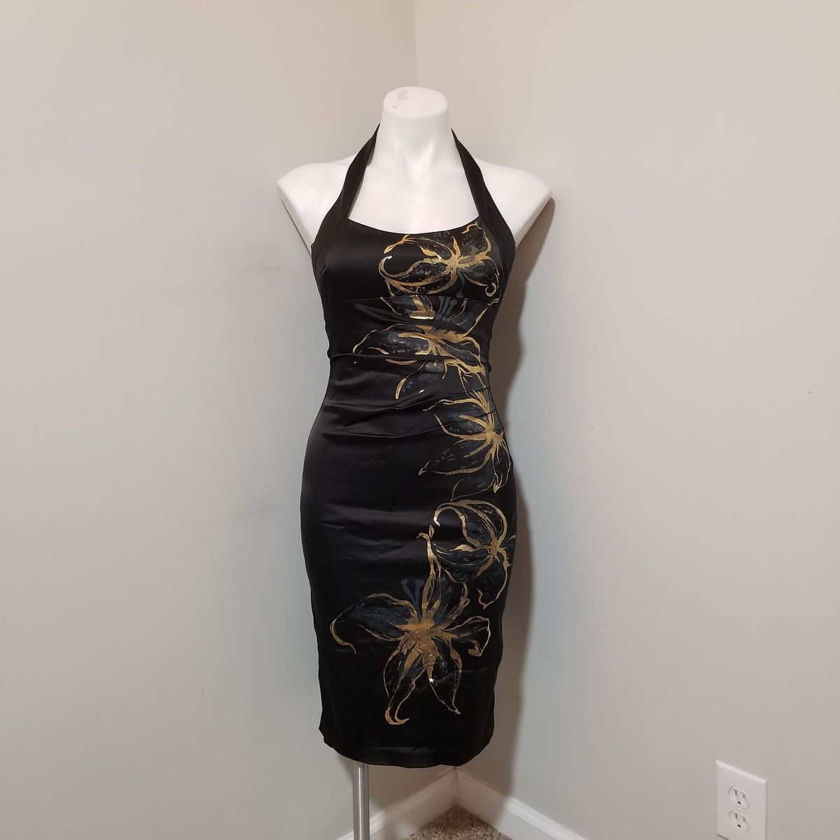 Queenly | Buy and sell prom, pageant, and formal dresses