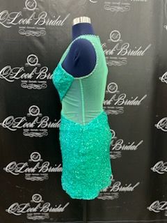 Size 4 Sequined Green Cocktail Dress on Queenly