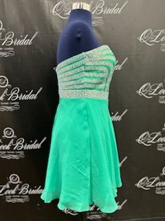 Size 10 Strapless Green Cocktail Dress on Queenly