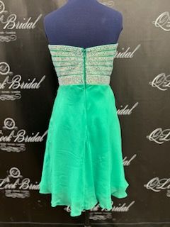 Size 10 Strapless Green Cocktail Dress on Queenly