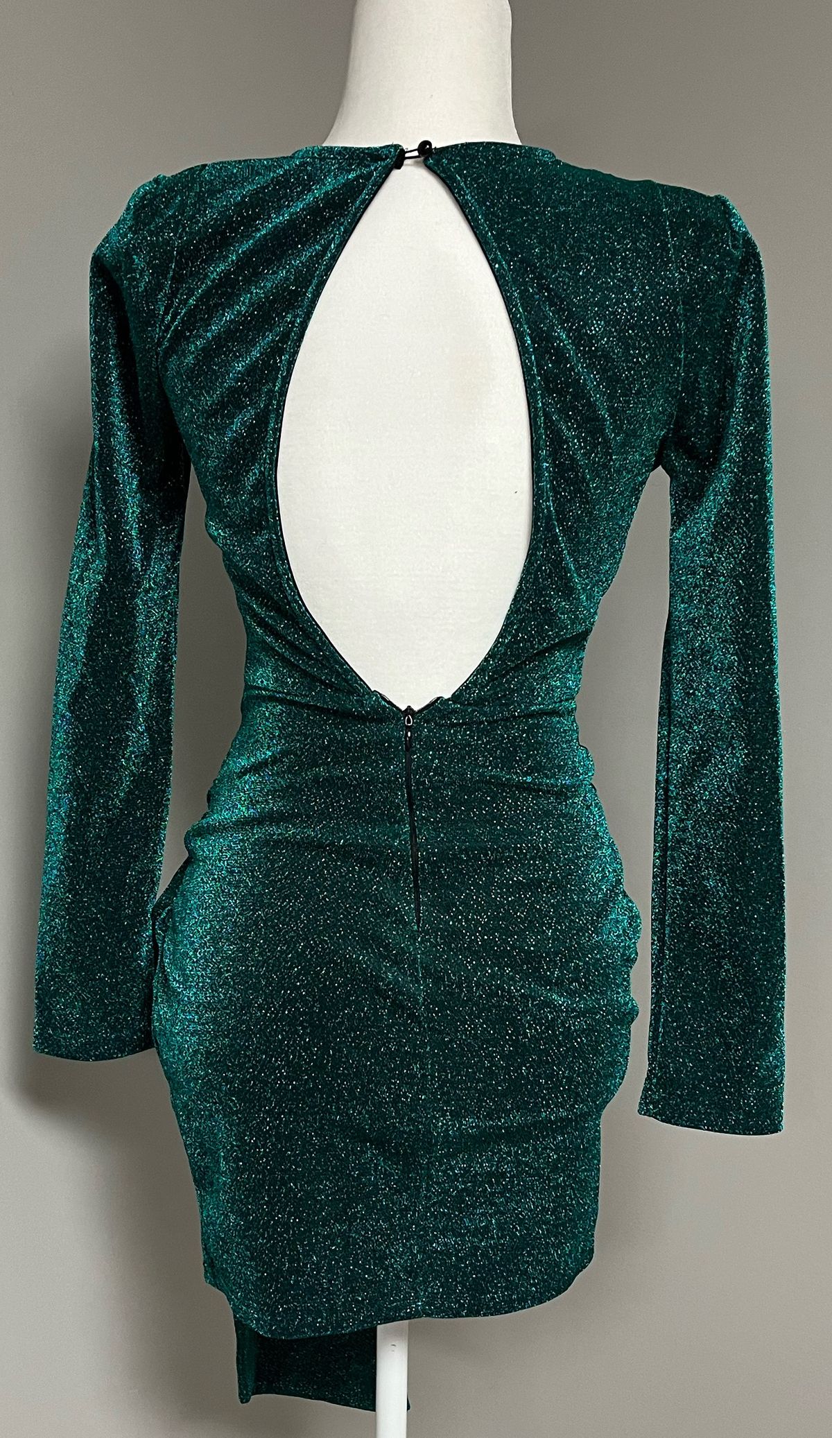 Size 0 Long Sleeve Green Cocktail Dress on Queenly