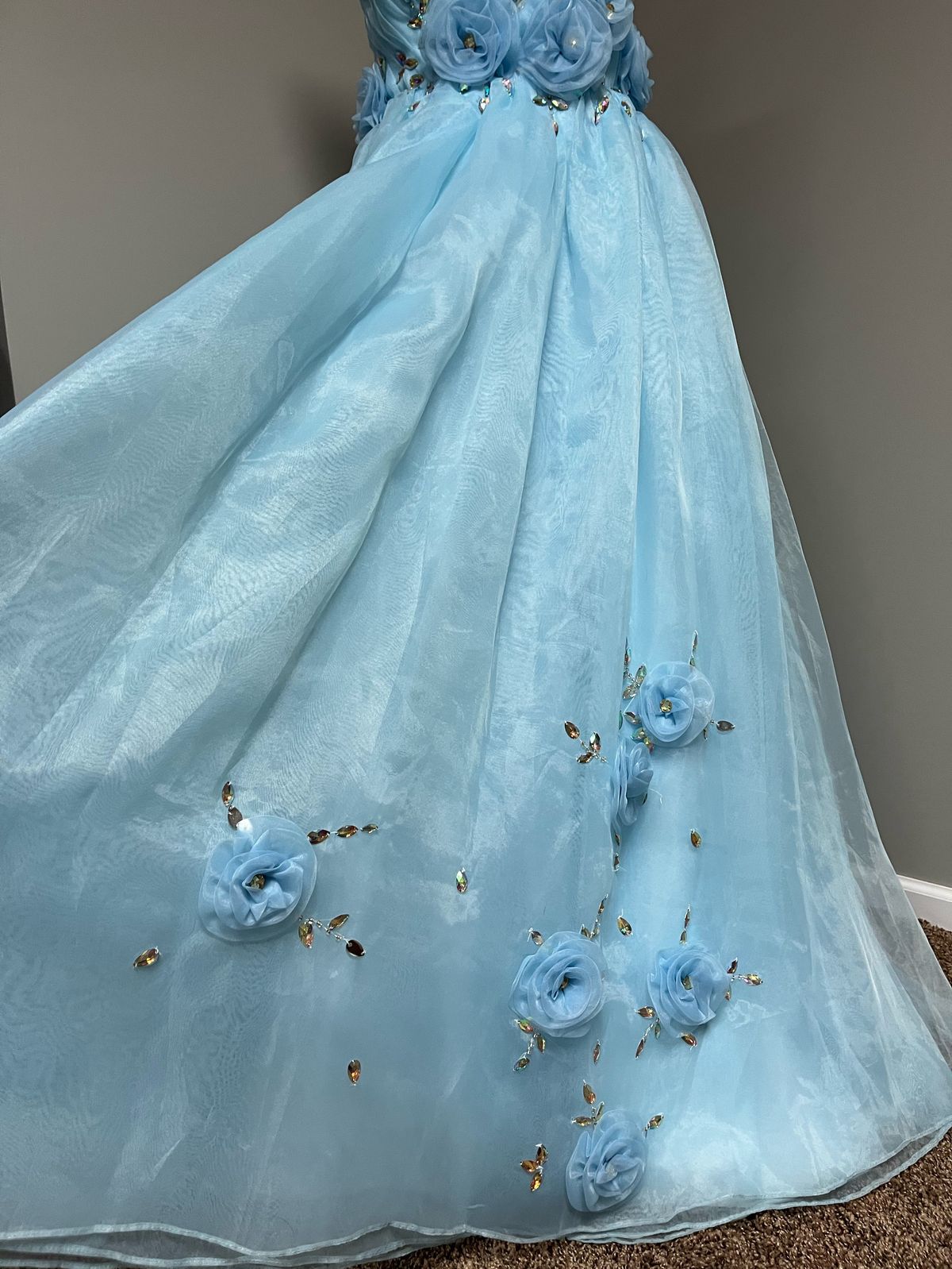 Size 2 Strapless Floral Blue Ball Gown on Queenly