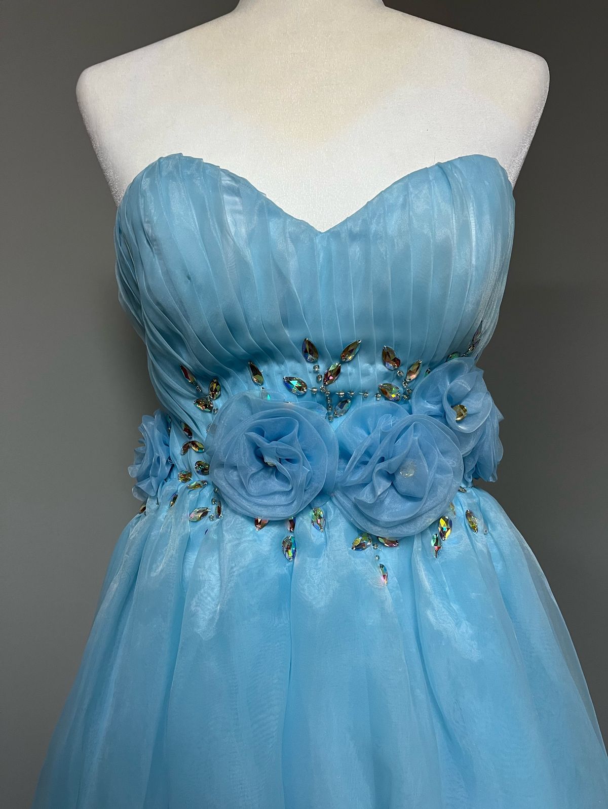 Size 2 Strapless Floral Blue Ball Gown on Queenly