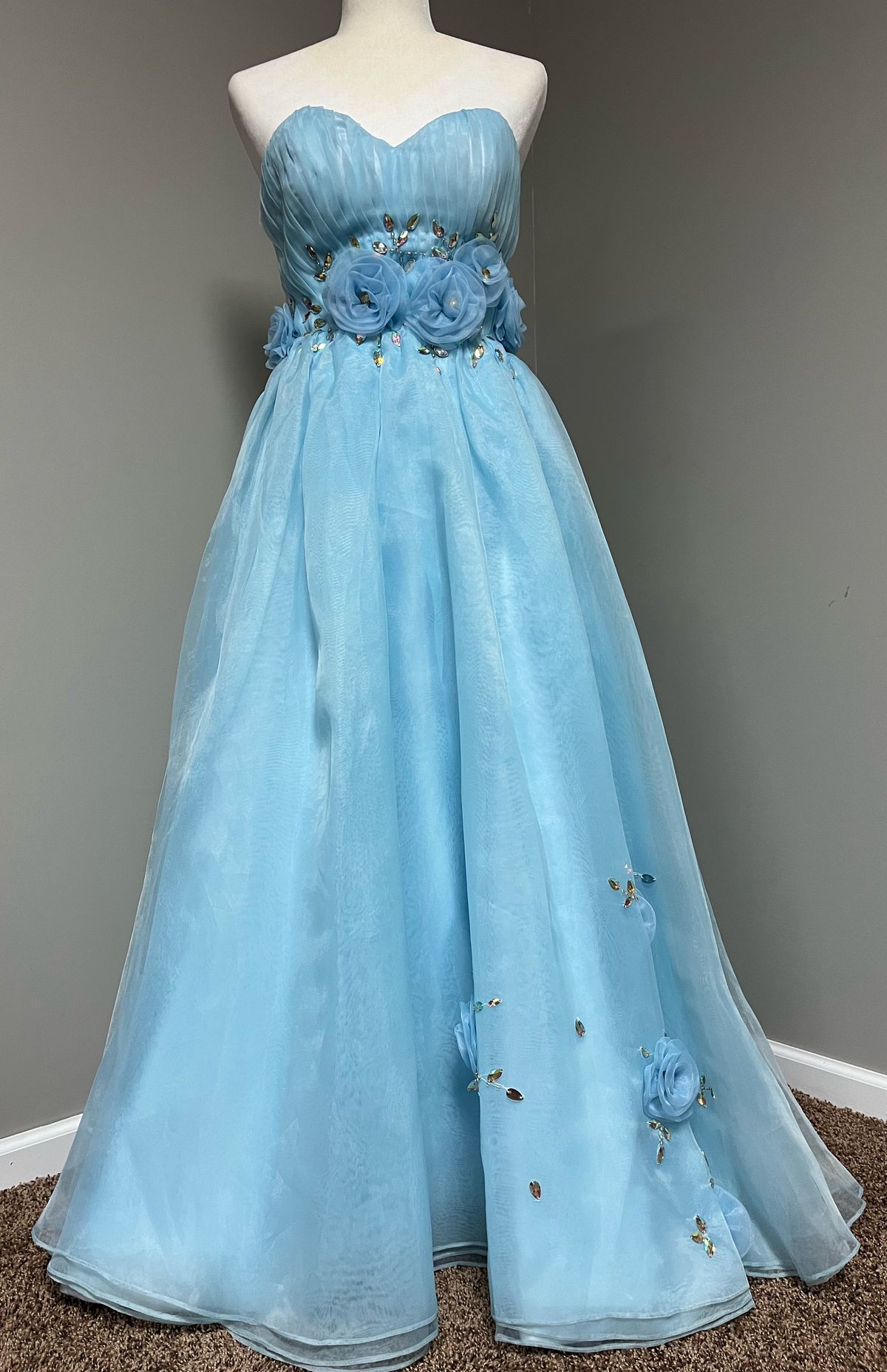 Queenly | Buy and sell prom, pageant, and formal dresses