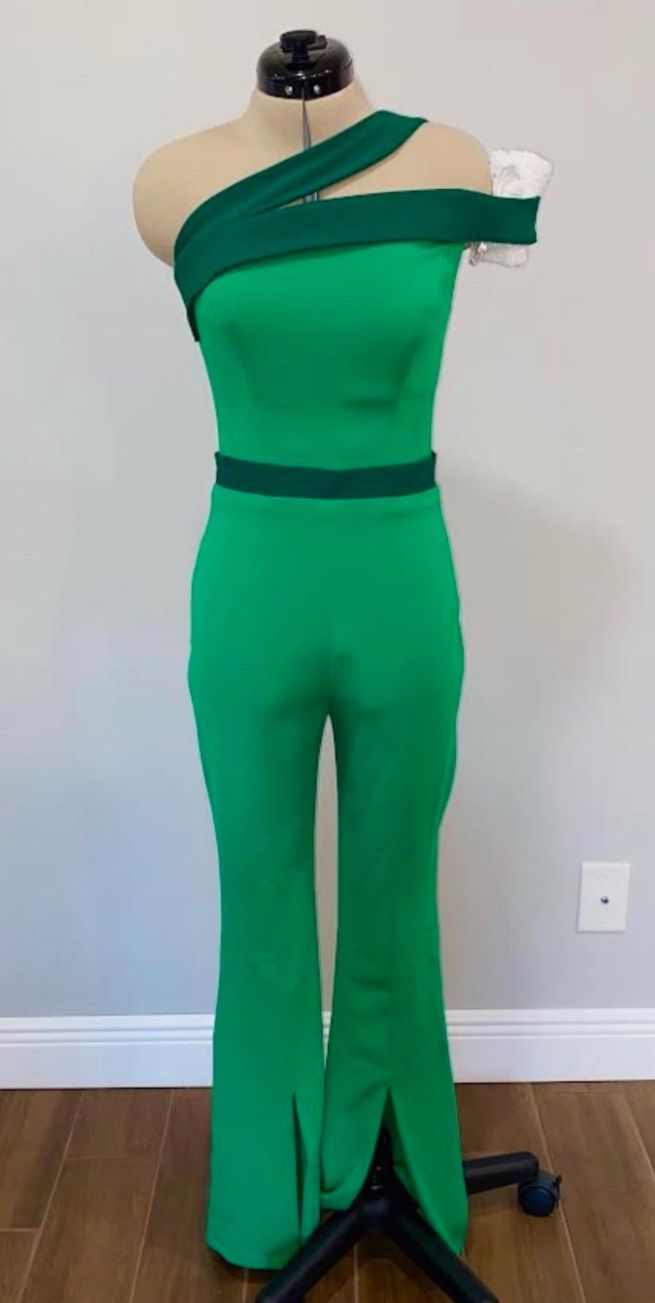 Caitlyn Kent Size 2 One Shoulder Green Formal Jumpsuit on Queenly