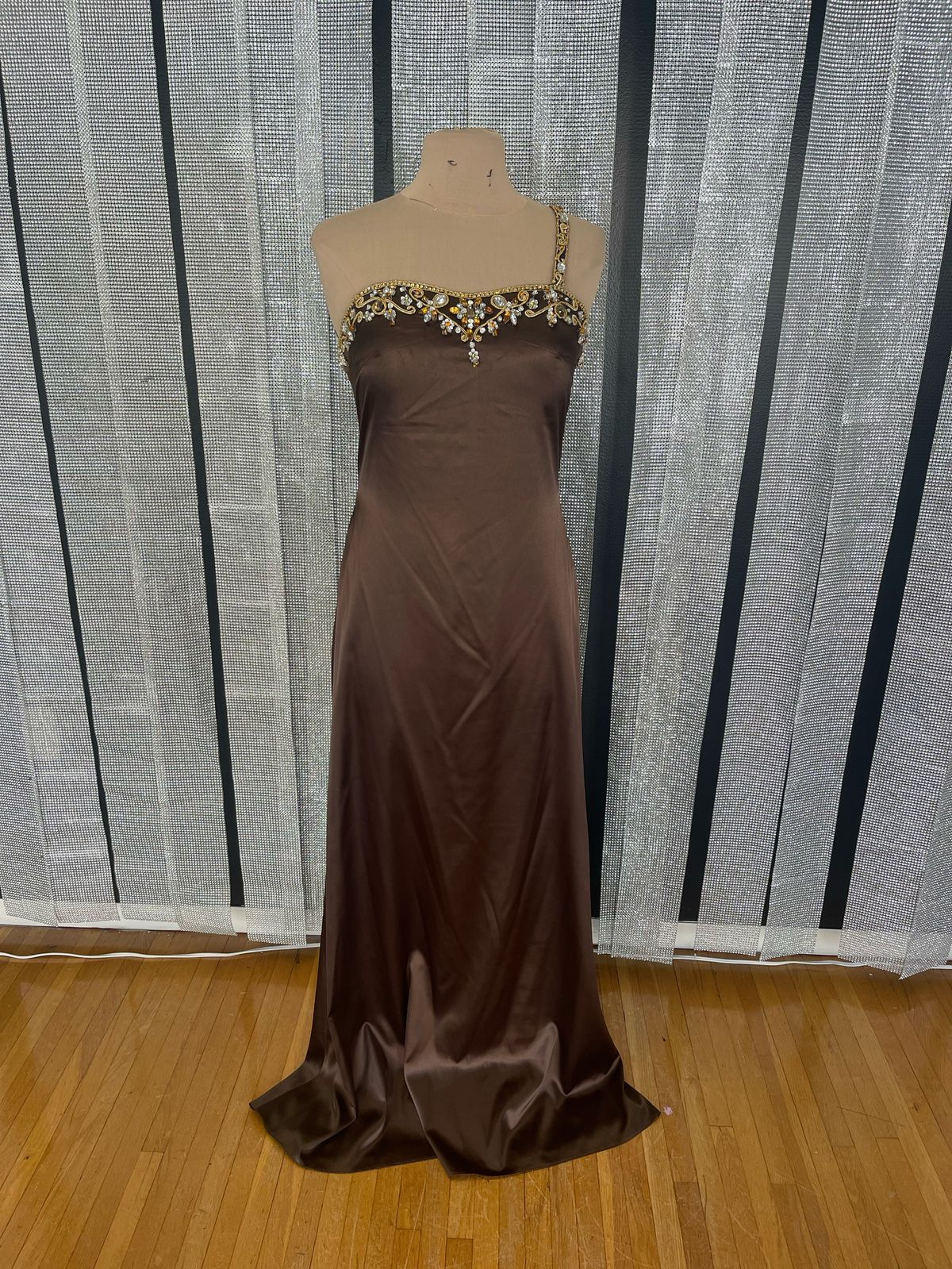 Queenly | Buy and sell prom, pageant, and formal dresses