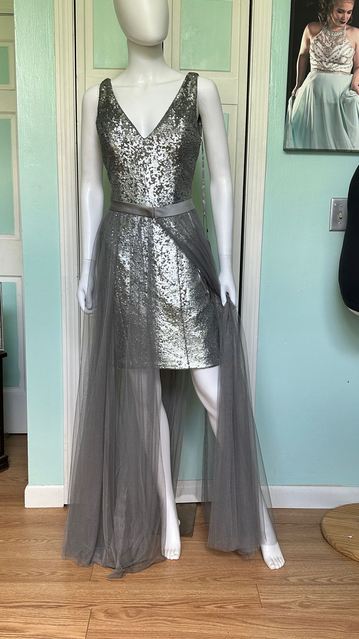 Style 1470 Allure Size 10 Prom Plunge Silver Cocktail Dress on Queenly