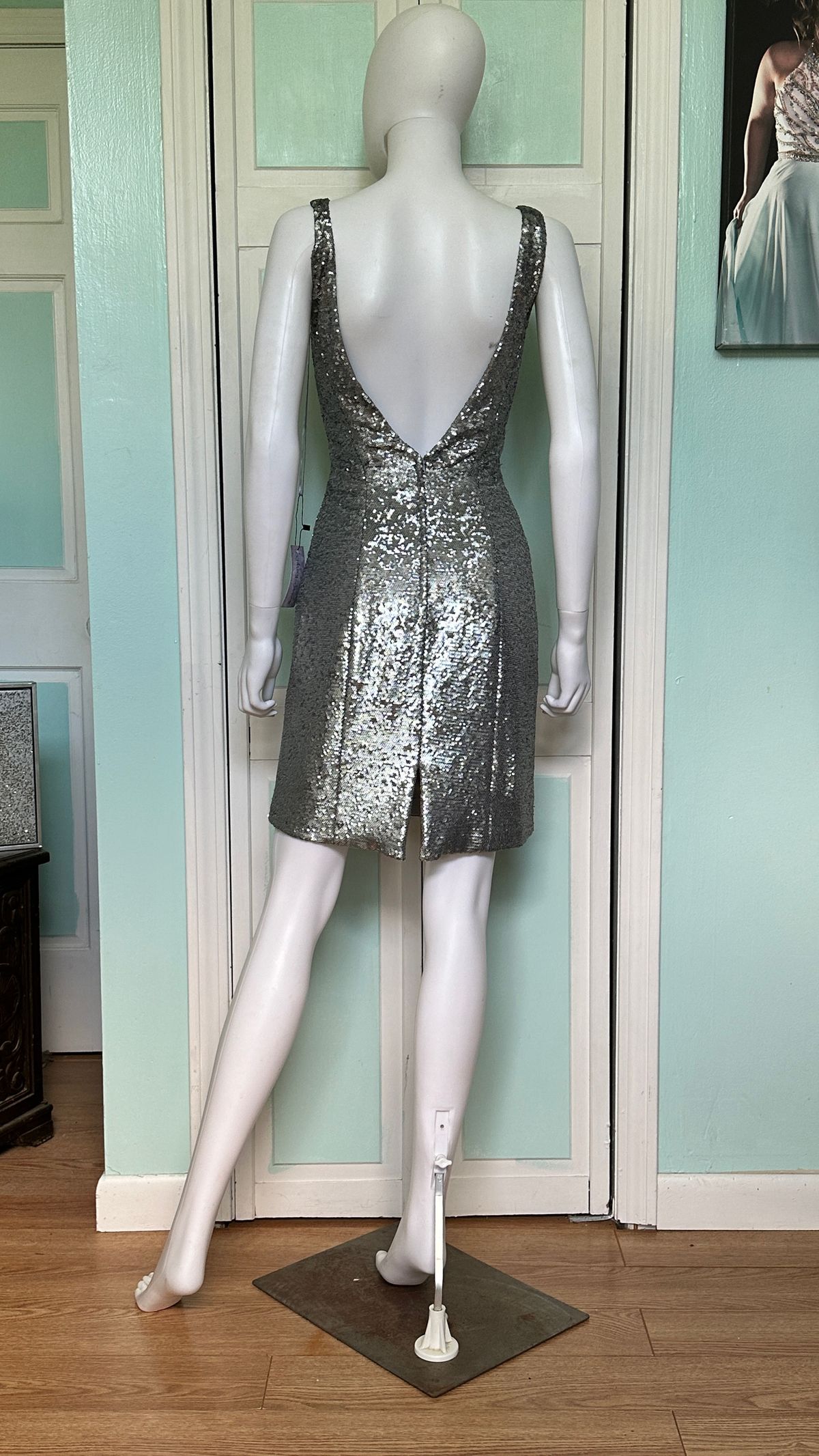 Style 1470 Allure Size 10 Prom Plunge Silver Cocktail Dress on Queenly