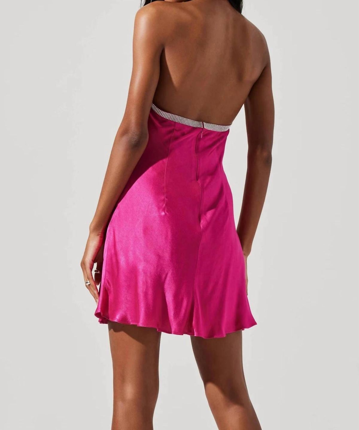 Style 1-670179332-892 ASTR Size M Halter Pink Cocktail Dress on Queenly