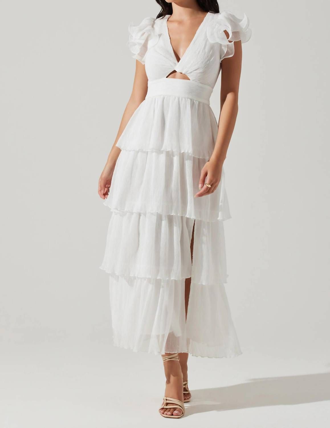 Style 1-887139389-892 ASTR Size M Plunge White Cocktail Dress on Queenly