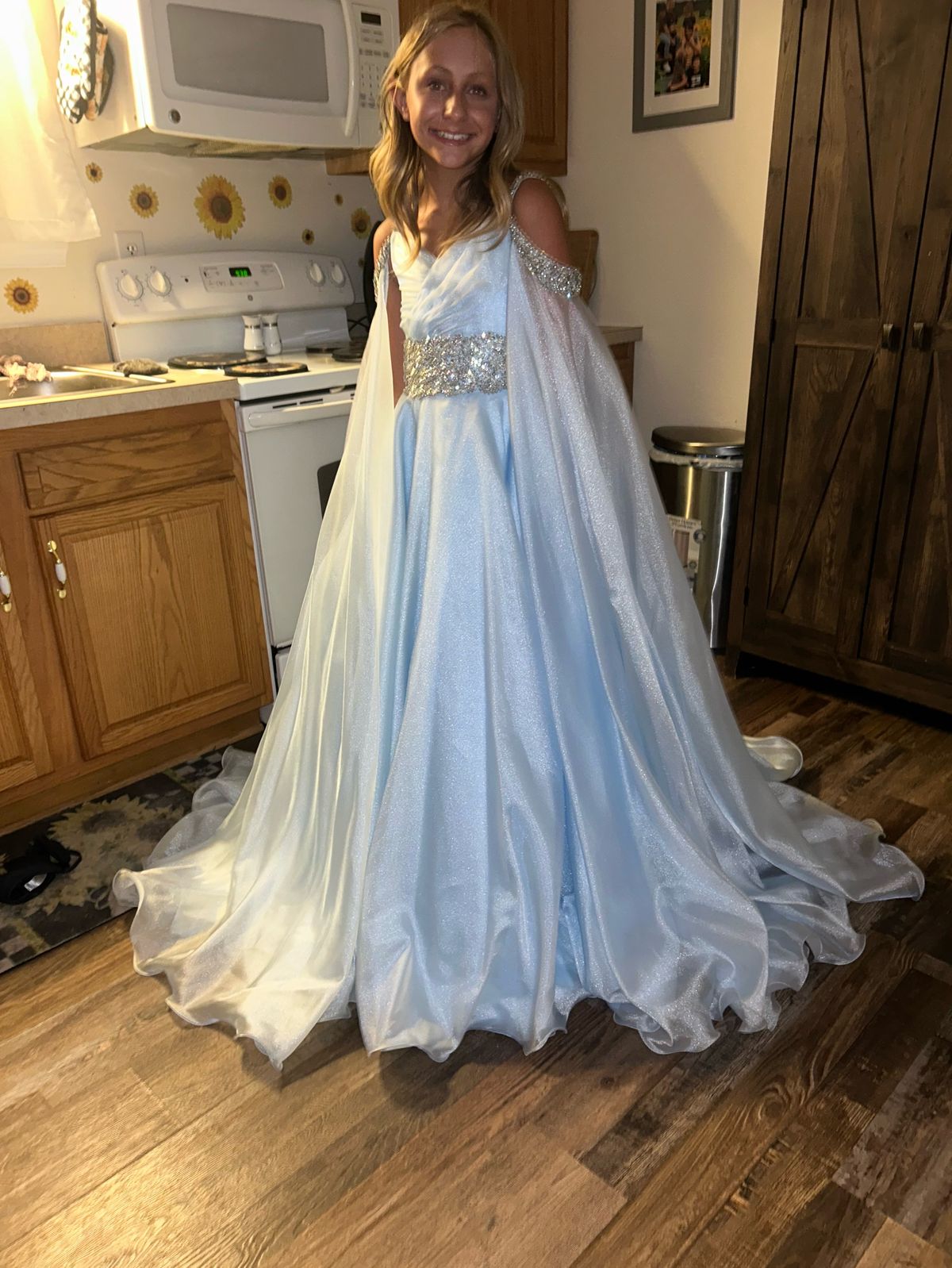 Queenly | Buy and sell prom, pageant, and formal dresses