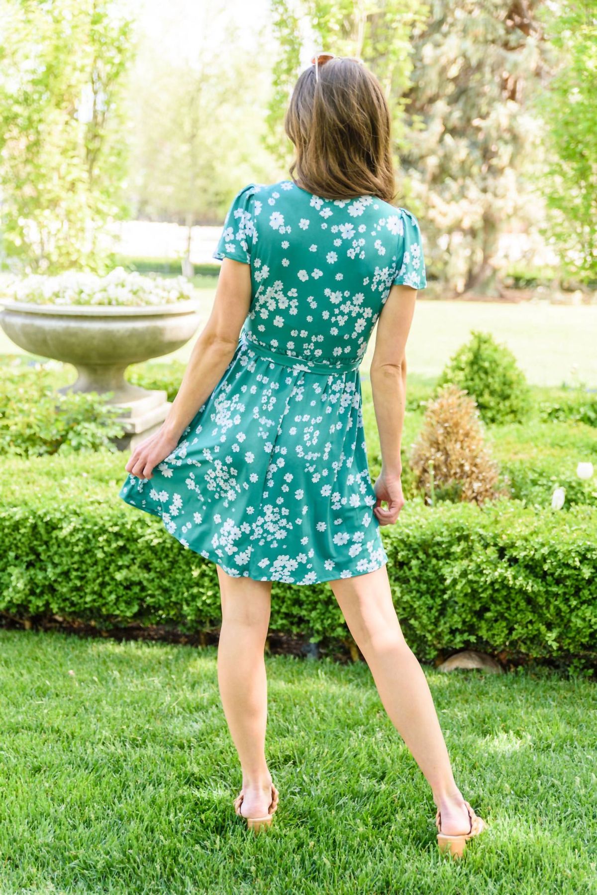 Style 1-4029210091-74 GILLI Size S Floral Green Cocktail Dress on Queenly