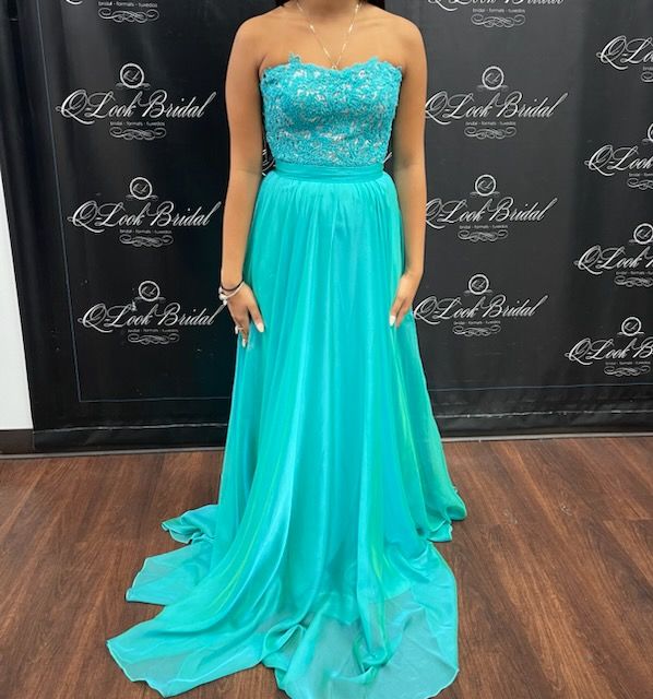 Queenly | Buy and sell prom, pageant, and formal dresses