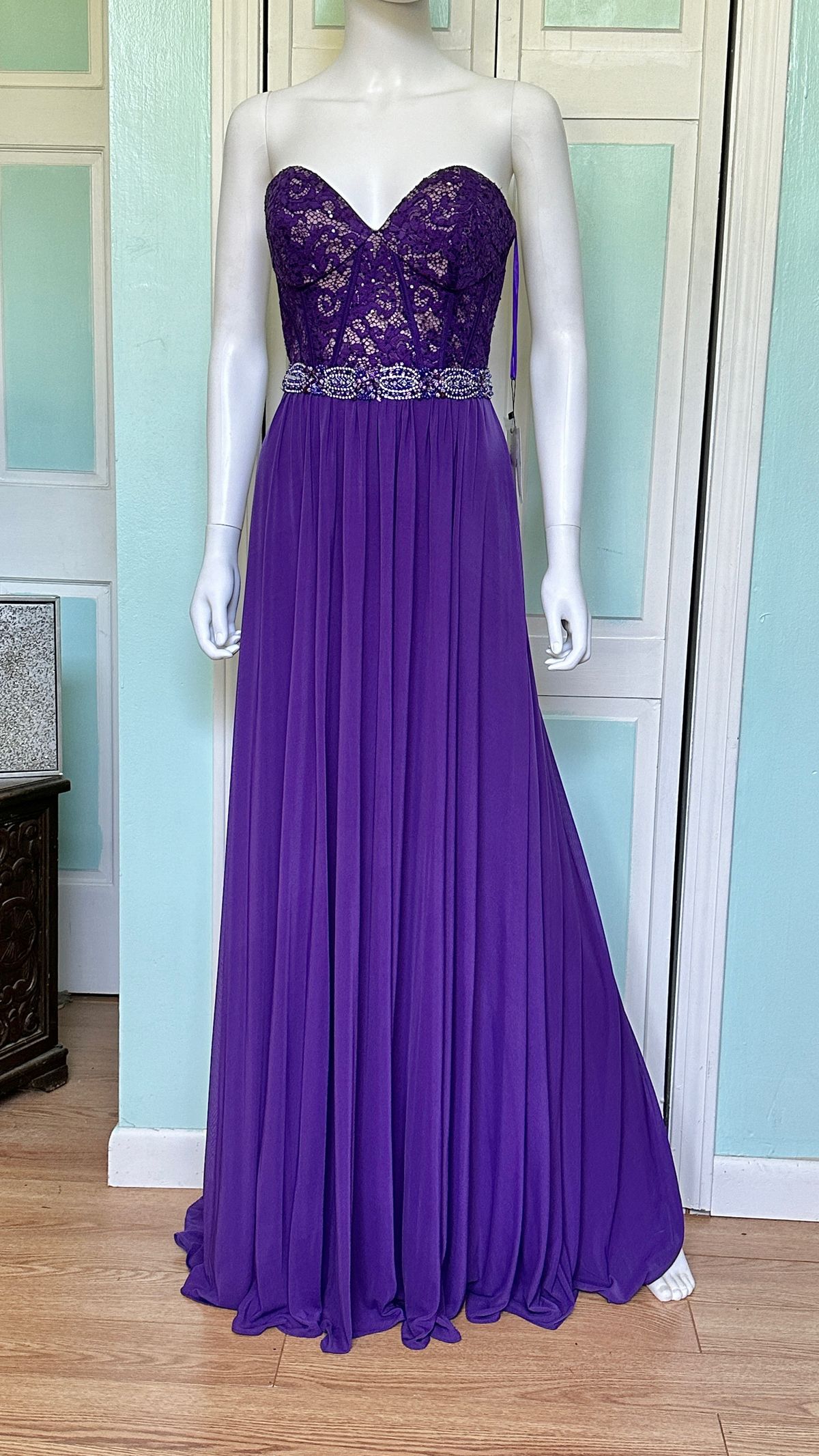 Queenly | Buy and sell prom, pageant, and formal dresses