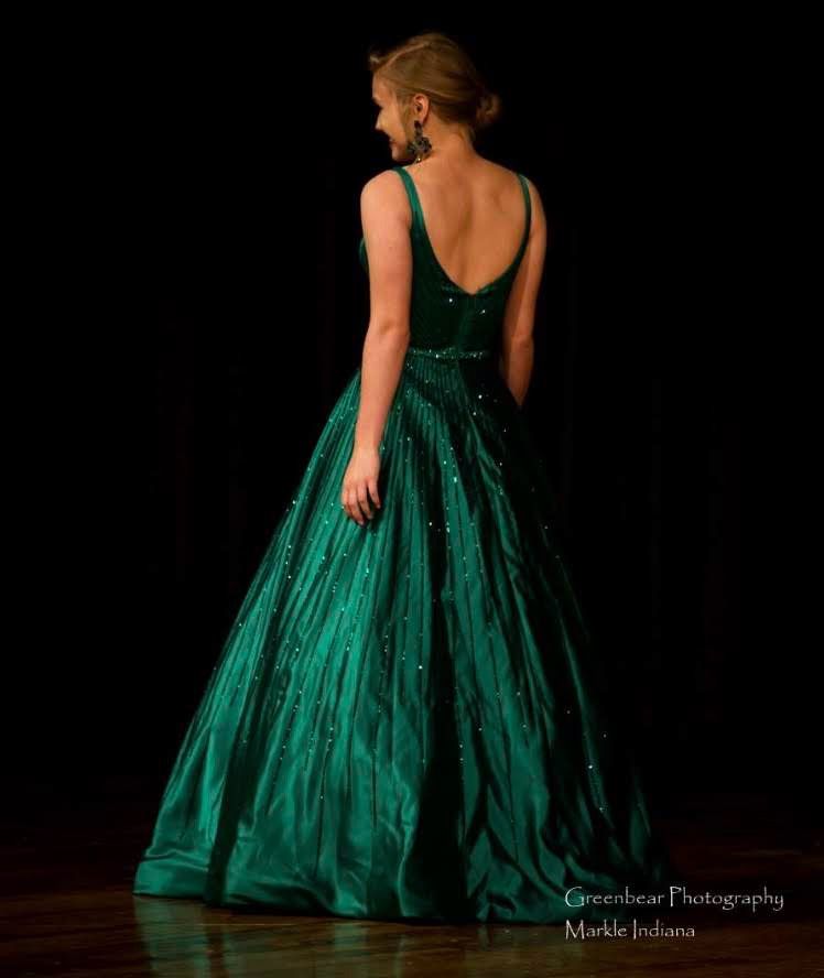 Sherri Hill Size 0 Pageant Plunge Emerald Green Ball Gown on Queenly