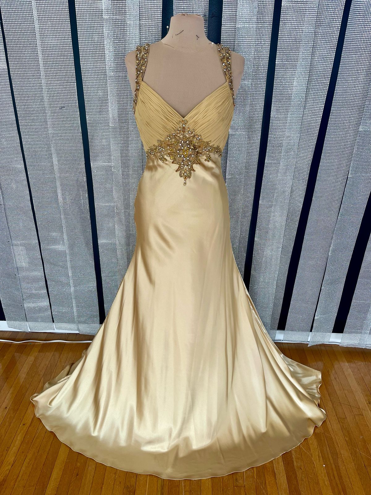 Queenly | Buy and sell prom, pageant, and formal dresses