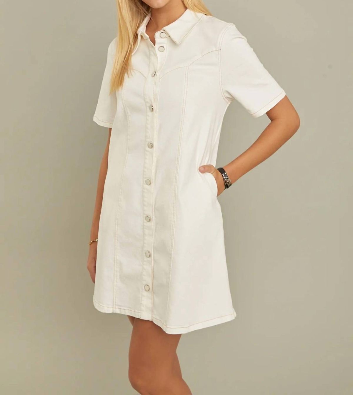 Style 1-3304031907-149 English Factory Size L High Neck White Cocktail Dress on Queenly