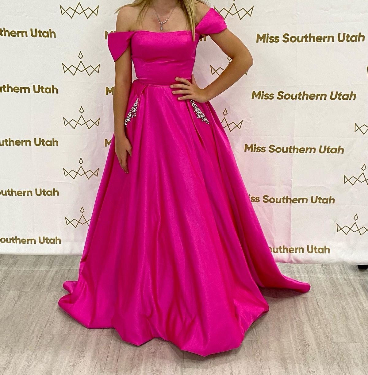 Sherri Hill Size 0 Prom Pink Ball Gown on Queenly