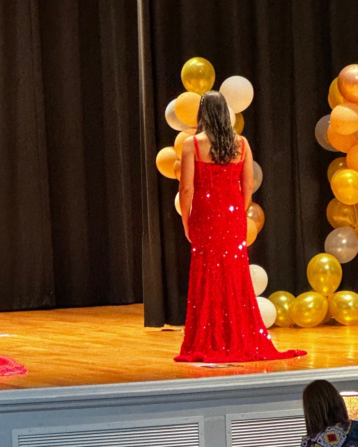 Size M Prom Plunge Red Mermaid Dress on Queenly