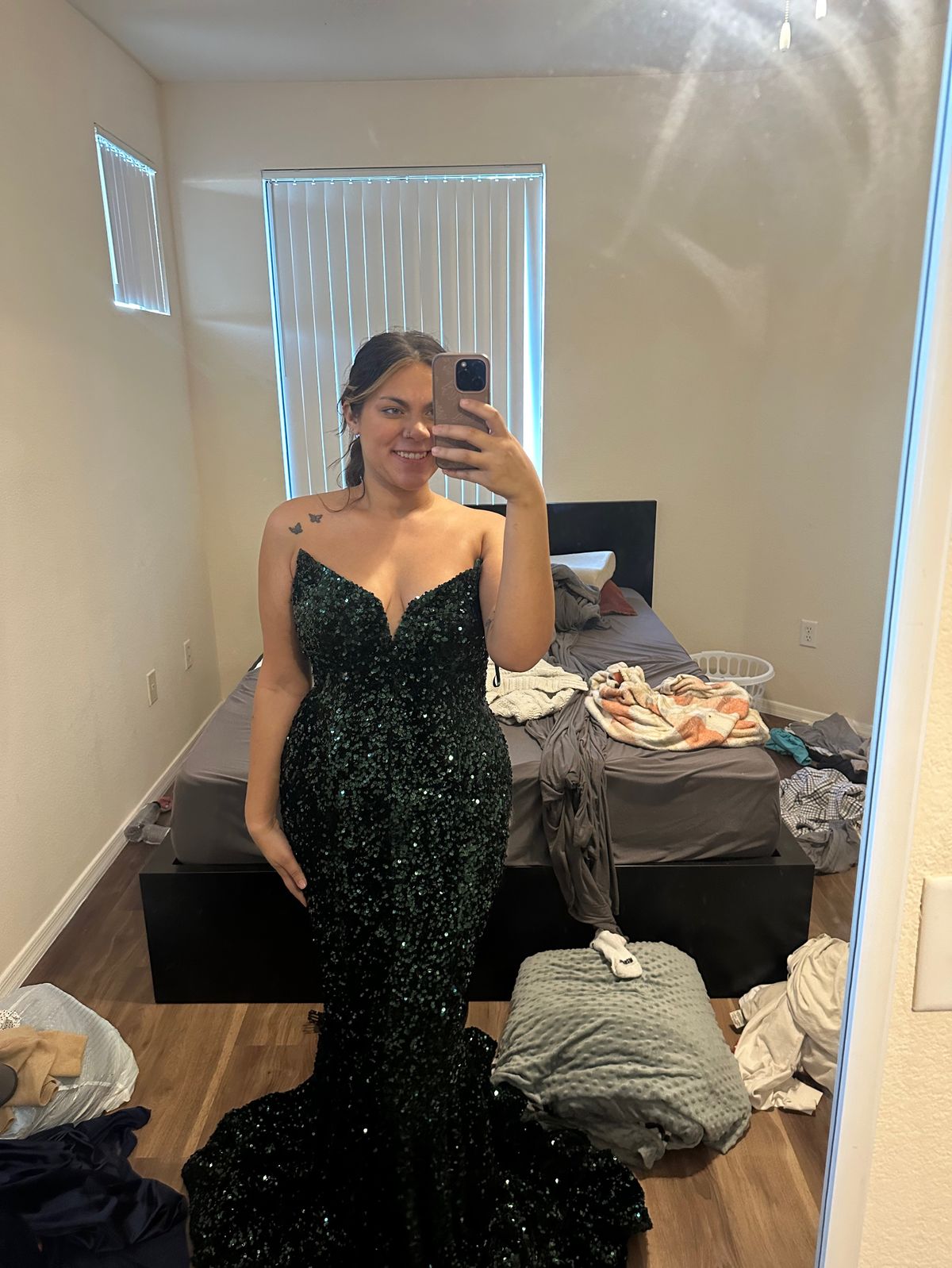 Portia and Scarlett Size 8 Prom Plunge Green Mermaid Dress on Queenly